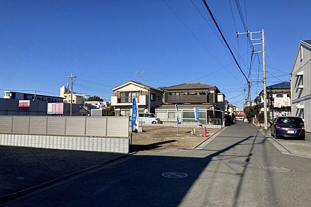 【前面道路1(撮影_2026年1月)】幅員約4.2mの前面道路。