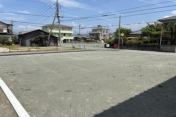 【No.1_土地2(撮影_2025年7月)】敷地の南側より撮影。自由設計の注文住宅でも規格型の間取りでもご相談可能です。お気軽にお問い合わせください。