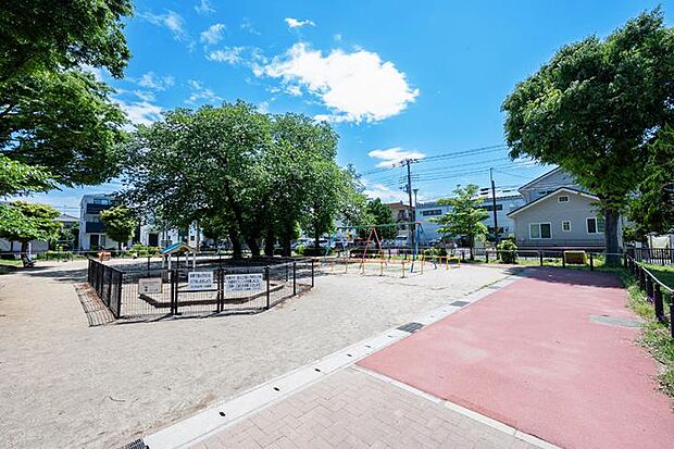 新井町公園（約380m・徒歩5分）