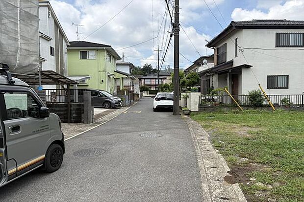【前面道路（撮影_2026年6月）】幅員約4.6mの前面道路。