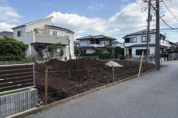 【分譲地全景2（撮影_2026年6月）】南東向きの全2区画。※販売済区画を含む場合がございます。