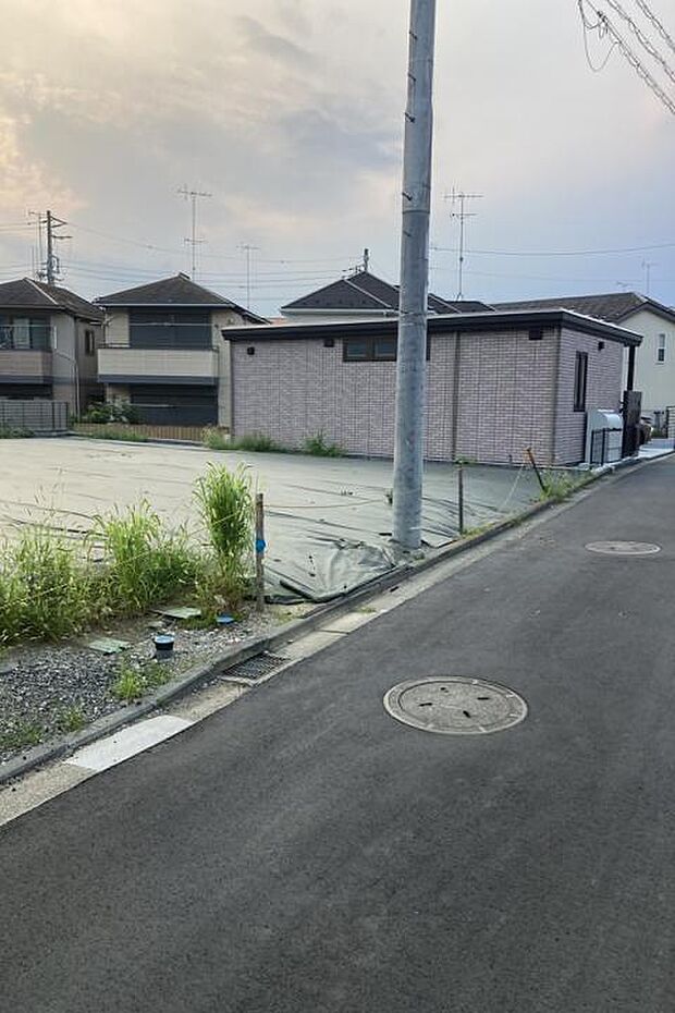 【No.2_土地(撮影_2026年8月)】104.44m2(31.59坪)。東側道路に面し、建物と外構をバランス良く計画しやすい整形地です。