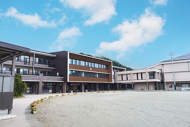 富士河口湖町立船津小学校(約1,620m・徒歩21分)