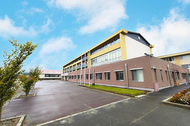 河口湖南中学校組合立河口湖南中学校(約1,320m・徒歩17分)