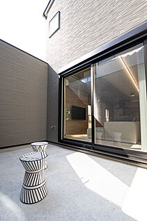 【1階約6.0帖テラス「つなテラ」/A号地モデルハウス】