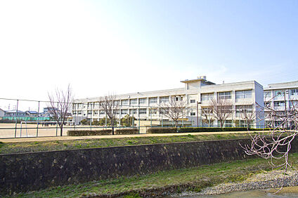 播磨町立播磨中学校 約1500m(徒歩約19分)