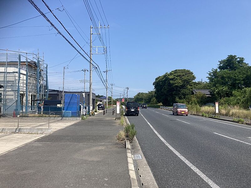 現地歩道（約4.3）付き前面18ｍ道路