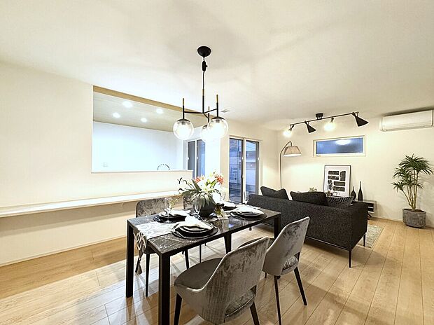 ◇家族とコミュニケーションが取りやすいセミオープンタイプのキッチンを採用しました◎※施工事例