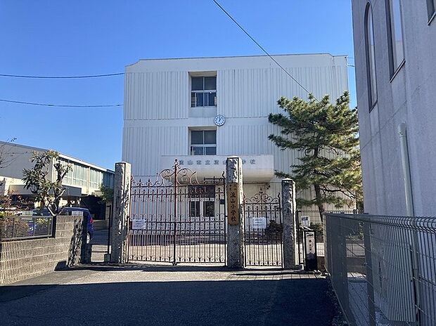 流山市立流山小学校（約1,300m）