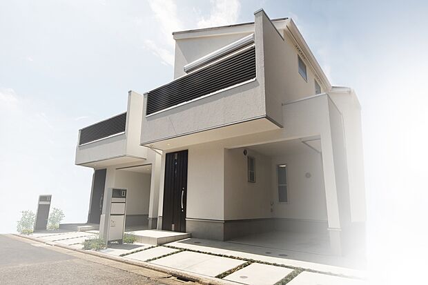 施工例　高級感溢れる外観が落ち着きを演出するラグシスシリーズ。美しさだけではなく、制震設備もしっかり整っているため機能性も兼ね備えております