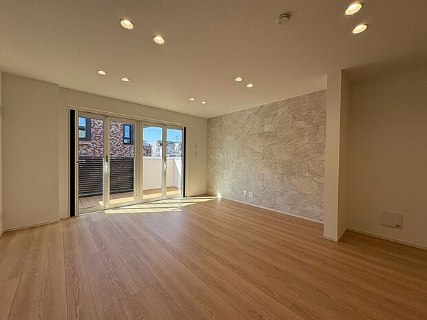 施工例 広々としたスペースに優しい光があふれるくつろぎのリビングダイニング