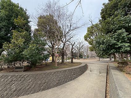 下馬中央公園 約80m(徒歩1分)