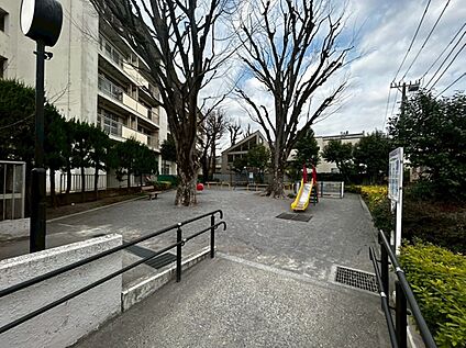 代田南広場 約320m(徒歩4分)