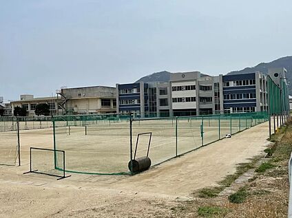 三原市立第三中学校 約1400m(徒歩で18分)