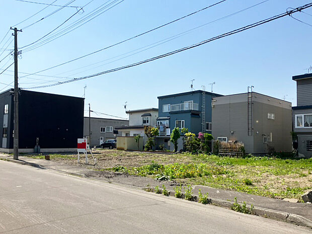 【現地写真】
47坪超えのゆとりある面積。全4区画の分譲宅地につき、そろった街並みが素敵な一角になります。
(2024年5月撮影)