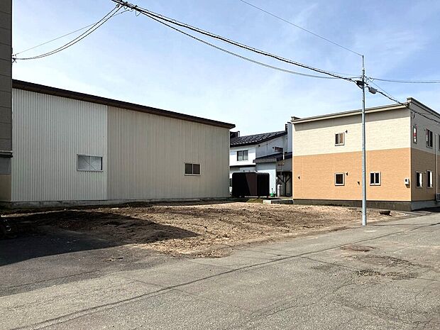 【現地写真】
土地面積約39坪、全2区画の売地が登場。周辺は落ち着いた住宅地となっており住環境良好です。
(2025年5月撮影）