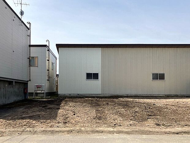 【現地写真】
現在更地のため、土地の状態もご確認いただけ、広さや建築後のイメージもしやすいですね。
(2025年5月撮影)