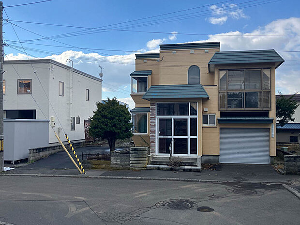 【現地写真】
JR函館本線「森林公園」駅まで徒歩約11分とアクセス良好。最寄りバス停「啓生高校前」停までも徒歩約2分で利用でき、通勤通学にも便利な立地です。
（2025年12月撮影）