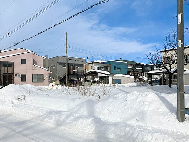 【現地写真】
土地の広さや建設後のイメージをすぐに確認できる更地です。解体費用が掛からないのも嬉しいポイントですね。
(2026年1月撮影)