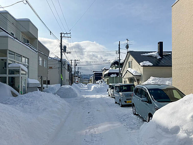【現地写真】
JR学園都市線「新川」駅まで徒歩約14分、「八軒」駅も徒歩約17分で利用でき、毎日の通勤通学やお出掛けにも便利です。
(2026年2月撮影)