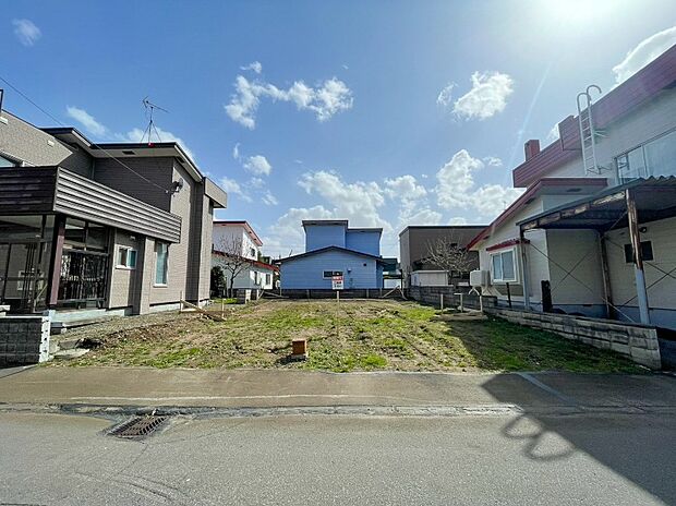 【現地写真】
JR「百合が原」駅まで徒歩約12分！利便性がありながらも、落ち着いた街並みに包まれたロケーションです。
（2026年4月撮影）