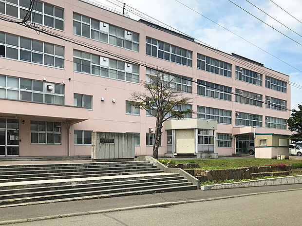 札幌市立手稲西中学校（約550m）