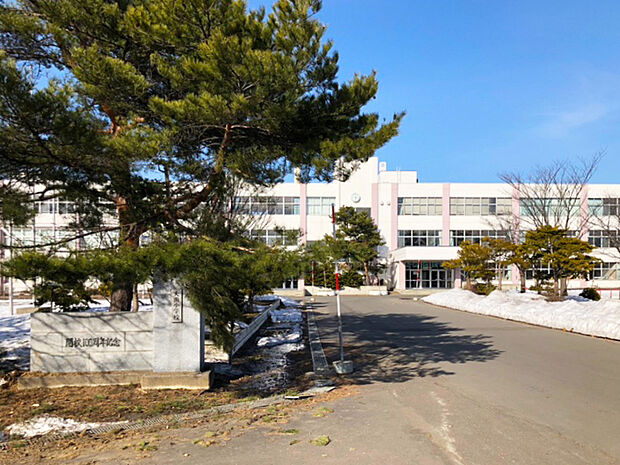 大曲小学校(約1,200m)