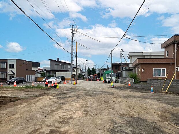 【【現地写真】】徒歩10分圏内には小学校や買物施設、病院などが揃います。子育て世帯にもおすすめの環境です。
(2025年8月撮影)