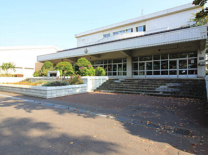 平岡中学校 1710m(徒歩22分)