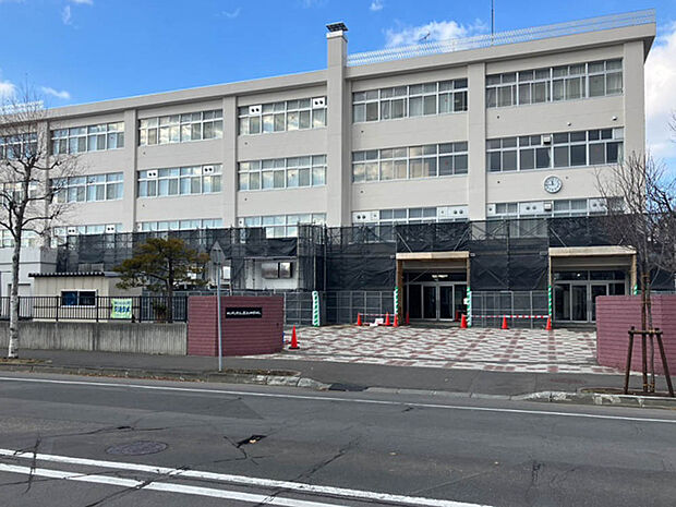 厚別中学校（約1,050m）