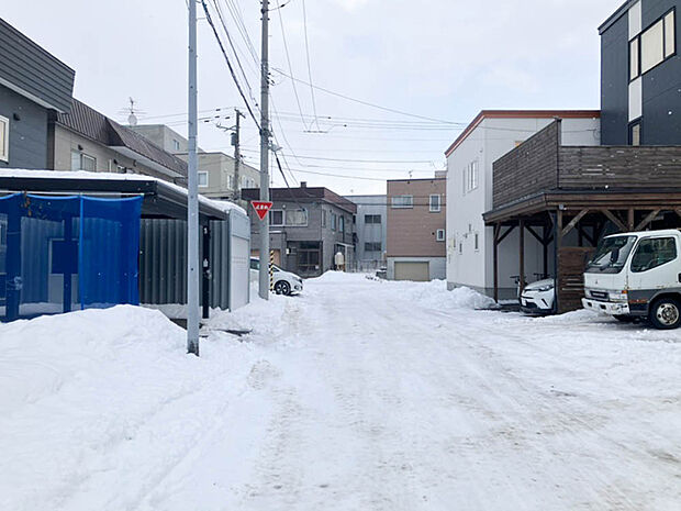 【【現地写真】】「元町小学校」まで徒歩約13分、買物施設が徒歩10分圏内に揃い住環境良好。子育て世帯にも嬉しい立地です。
(2025年12月撮影)