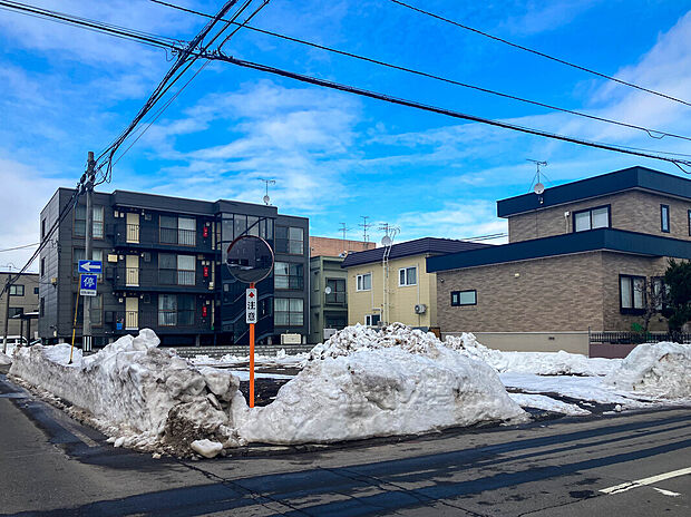 【【現地写真】】徒歩10分圏内に教育施設や生活利便施設が充実し、日々の暮らしを支えてくれます。経済的な都市ガスエリアも嬉しいポイント！
（2026年3月撮影)