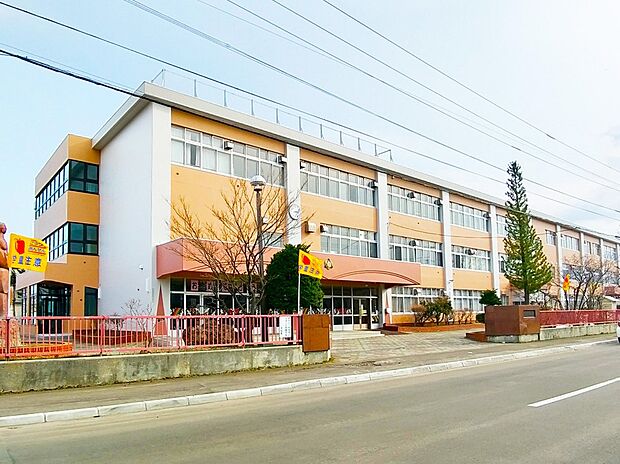 新陵小学校（約920m）