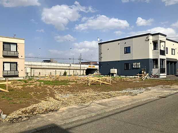 【【現地写真】】更地のため、土地の広さや状態を確認確認することができます。建築後のイメージも広がりますね。
(2026年4月撮影)
