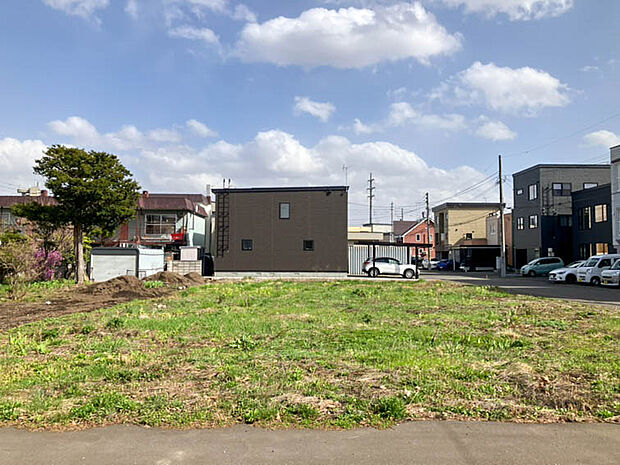 【【現地写真】】現在更地につき即お引渡しが可能。解体費用が掛からず、お引き渡し後はスムーズに建築をスタートできます。
（2026年4月撮影）