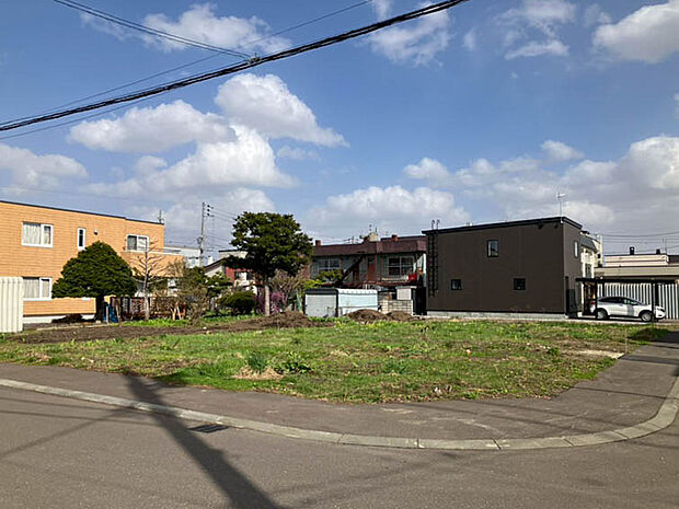 【【現地写真】】JR「白石」駅まで徒歩約14分、落ち着いた住宅街の一画にあり住環境良好、子育てファミリーにもおすすめできる物件です。
（2026年4月撮影）