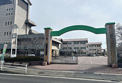 御南小学校 現地から800m。(徒歩10分。)