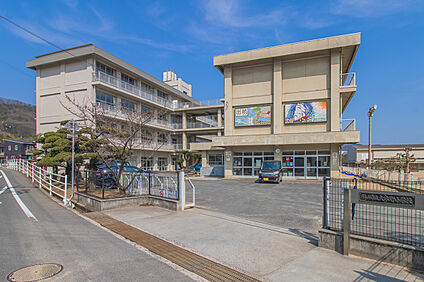大津野小学校 650～700m(徒歩8～9分)