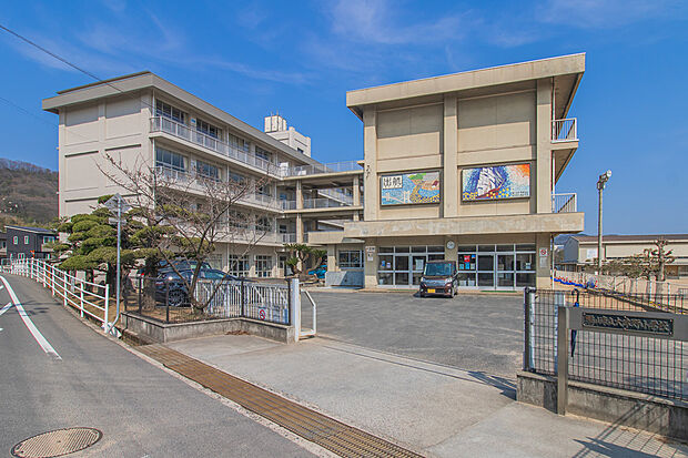 大津野小学校(約650m)