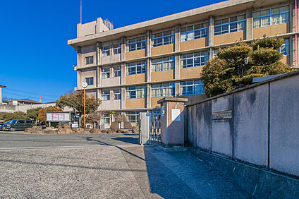 大門中学校 1300～1350m(徒歩17～18分)