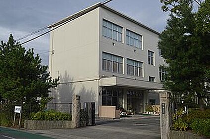 刈谷南中学校 約850～855m(徒歩11分)