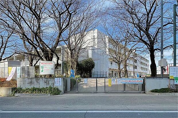 朝霞第十小学校（現地より徒歩14分）