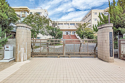 大久保中学校（現地より徒歩3分） 約170m