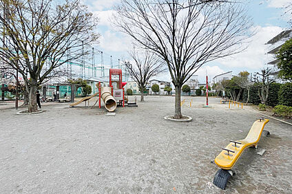 栄和3丁目公園（現地より徒歩5分） 約390m