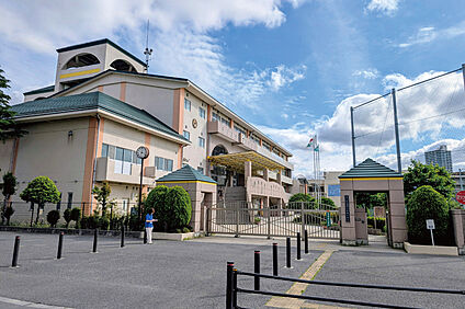 辻南小学校（現地より徒歩11分） 約830m
