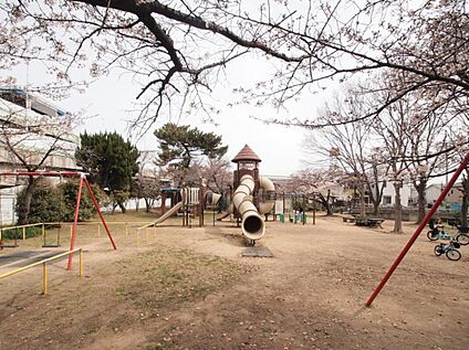 助松公園(テニスコート) 約350m(徒歩5分)