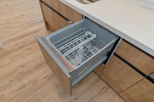 【【食器洗乾燥機】】食器洗乾燥機が標準装備!ビルトインタイプなので見た目もスッキリ、特に共働き世帯のご家族には必須品です。