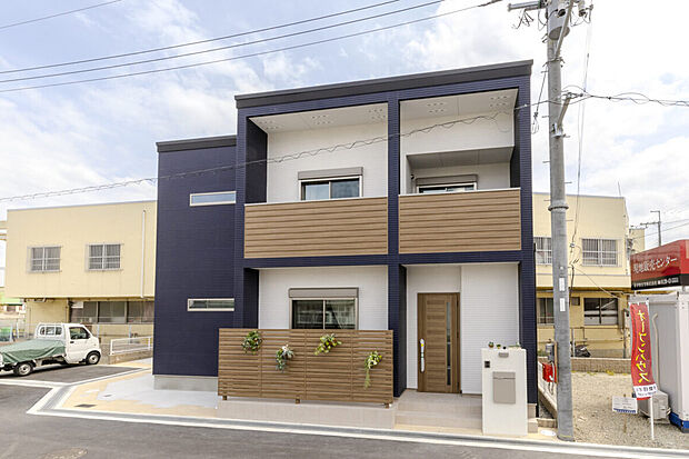 【【外観/当社施工例】】遊び心とホテルライクを兼ね合わせた「ヴィラ・スイート」。ご家族みなさまが快適に、居心地良く過ごせる工夫を随所に施しています。ぜひ現地をご見学くださいませ。