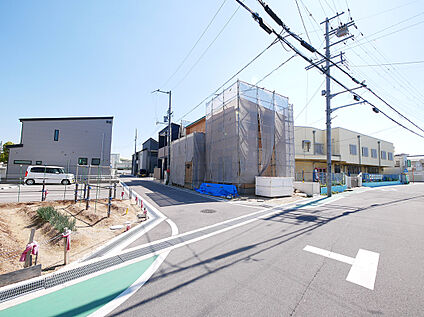 【前面道路含む現地写真】