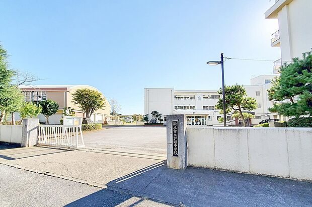 戸頭中学校（約600m）